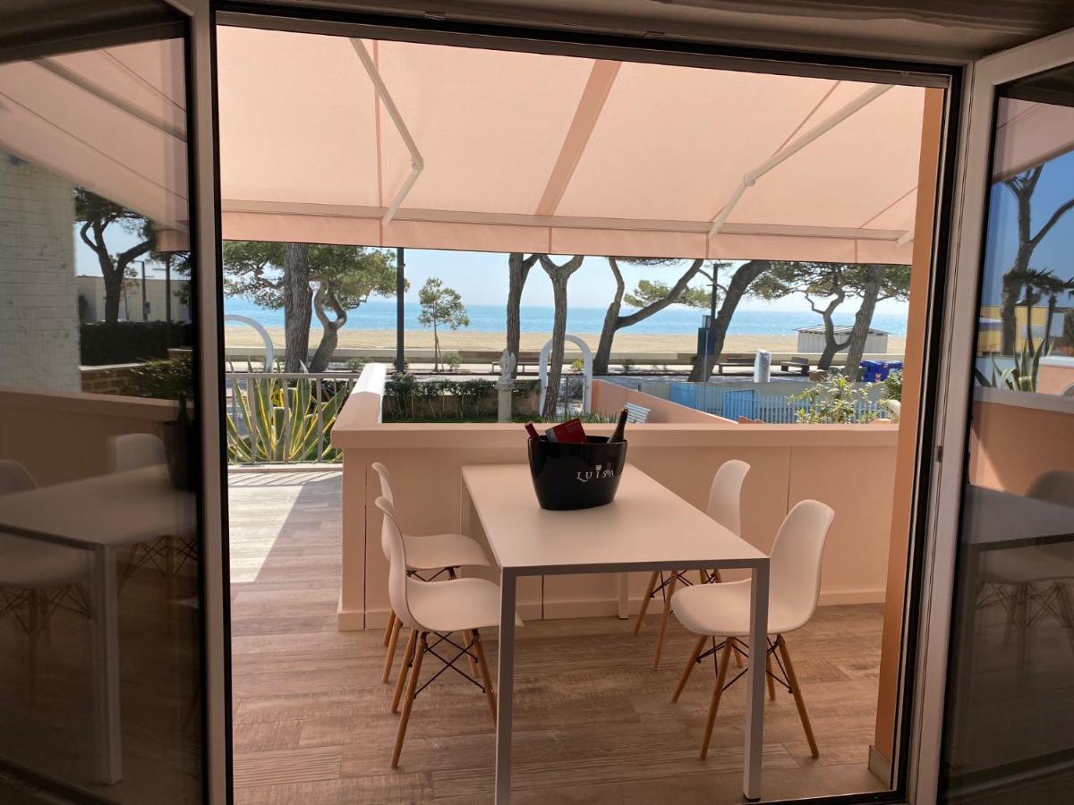Appartamento Fronte Mare Villa Lory Lignano Sabbiadoro Exterior foto